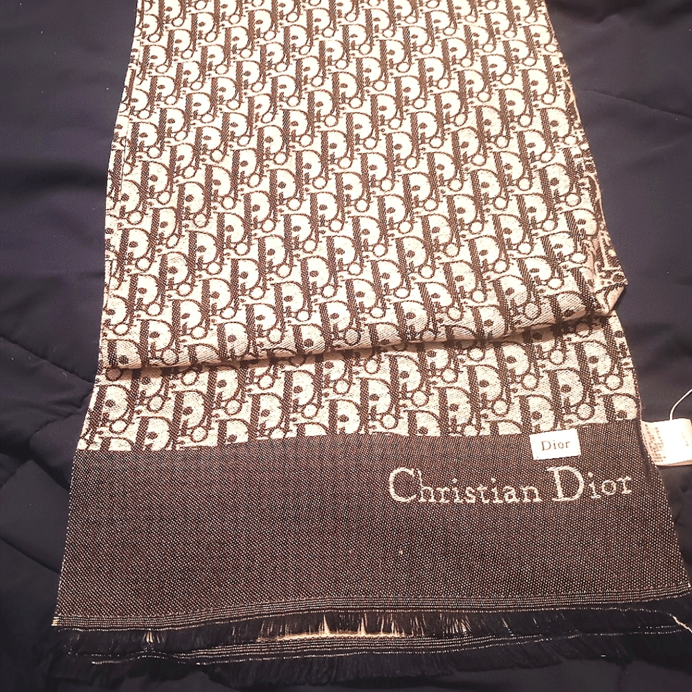 Christian Dior Oblique Bleu Marine scarf. Beautiful and so soft! Still has tags!